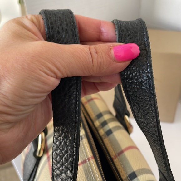 Authentic Burberry Boston Medium Bag. - Picture 9 of 17